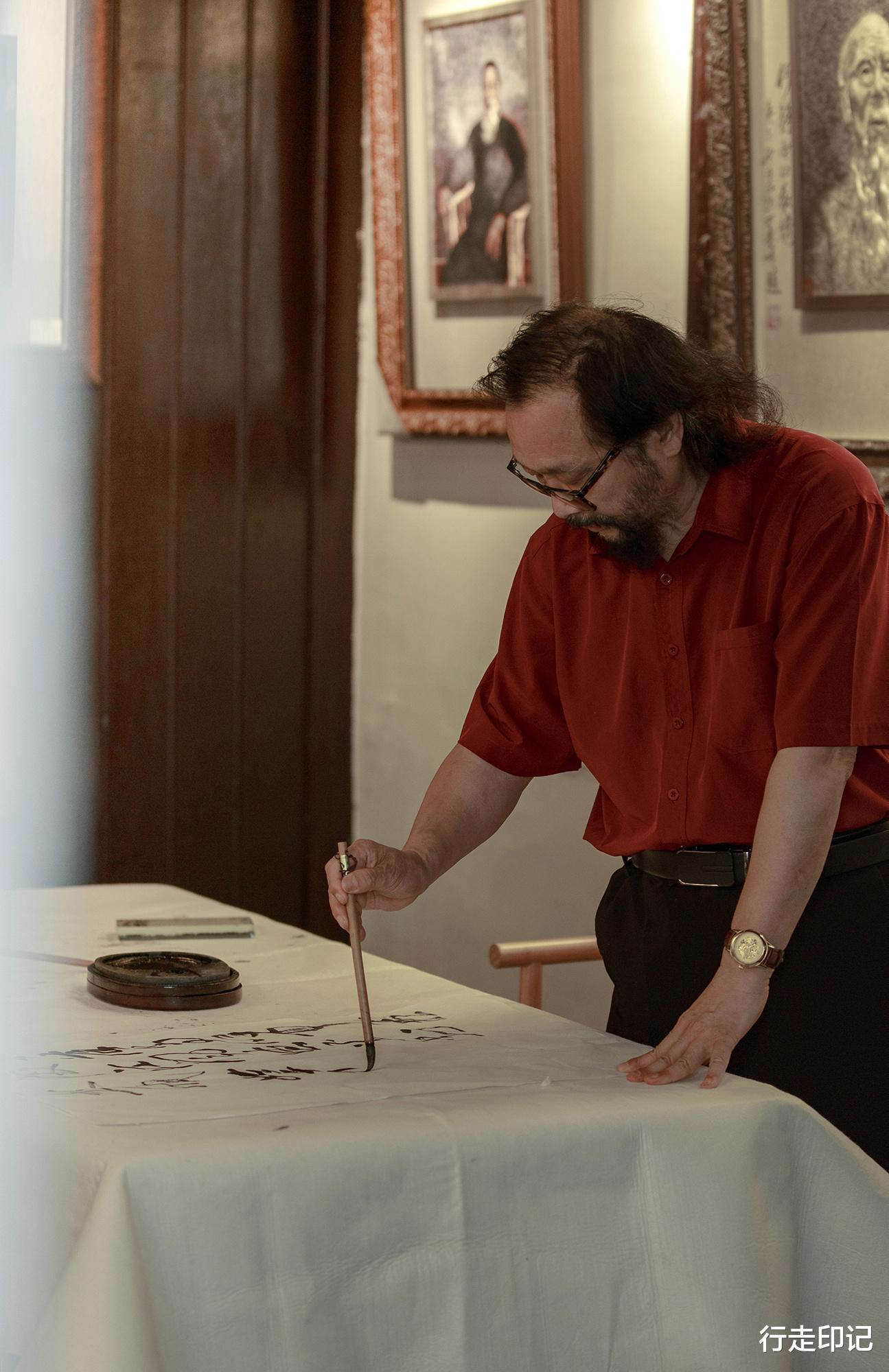 |黎里闲游看惊鸿,故物堆里品铮言