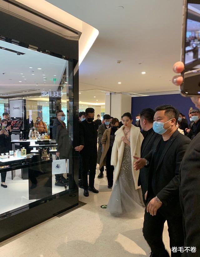 刘亦菲|“白富美”刘亦菲:背靠陈金飞身价百亿,却遭杨采钰碰瓷无人敢娶