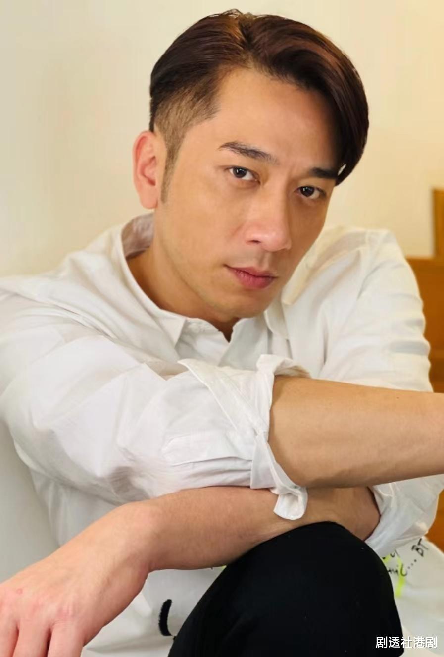 tvb歌手晒出游照避谈行踪,被曝疑北上幽会tvb前当家小生 _吴卓羲