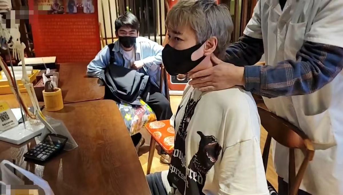 饶舌|钱小佳带邻居正骨被怼一路，毒舌甜蜜日常粉丝直呼太甜了！