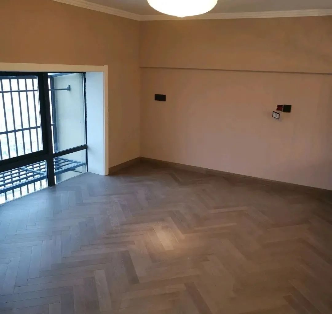 60平loft装修有个性,巧用吊顶挡住房梁,一进屋就把人迷住!