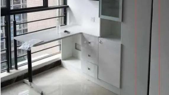 新家安装衣柜，老婆跟工人吵架，还压尾款，我一看效果直接投诉了