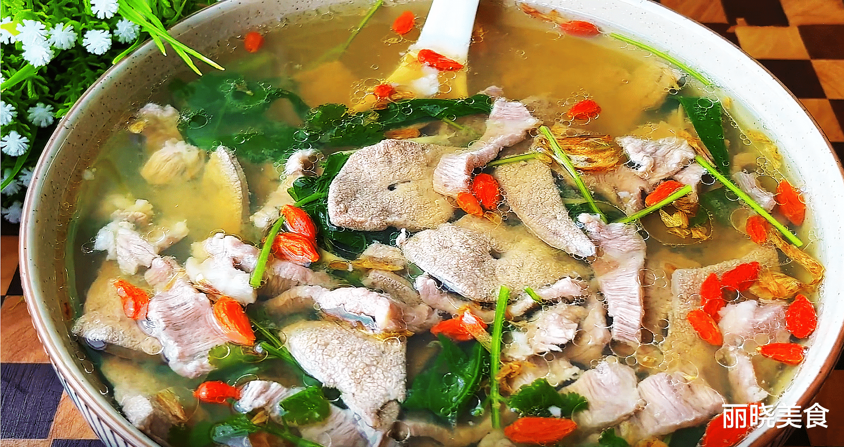 荷尔蒙|女人步入更年期,如果不差钱,建议常吃6种食物,益气补血气色好