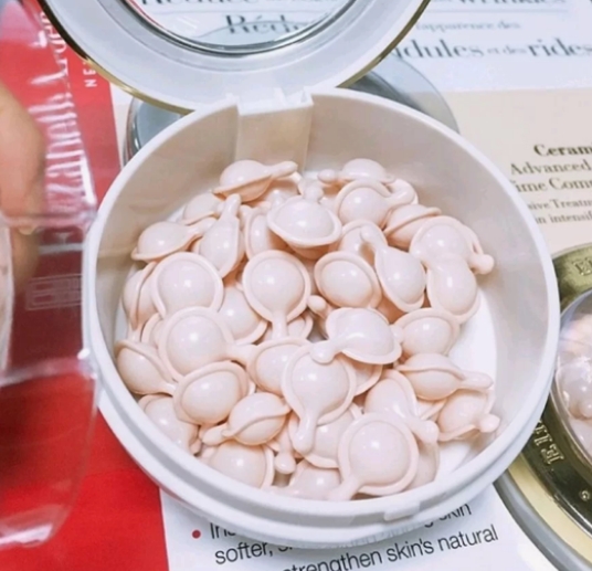 补水 什么精华液超滋润适合干性皮肤使用?这些美白补水精华你喜欢吗