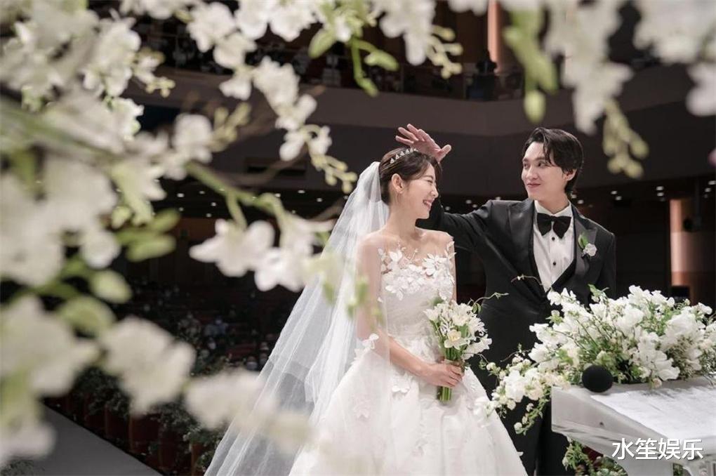 李弘基|李洪基分享朴信惠婚礼幕后,自曝因EXO都暻秀获得安慰