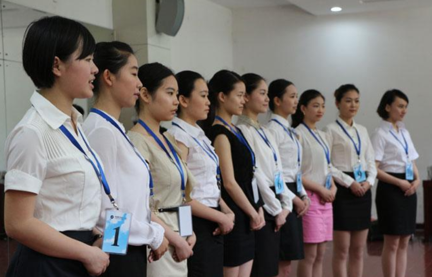 家庭教育|女生毕业后想求稳定,留校当辅导员和自考公务员,哪个更适合