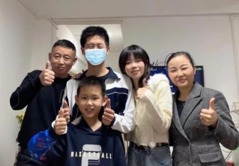 孙艺珍|尴尬！孙海洋女儿孙悦晒弟弟孙卓近照，评论区被喊话养恩不能忘