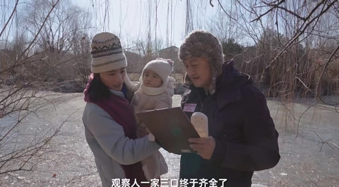 李亚鹏|李亚鹏做气候观测,亲吻女儿脸颊,与海哈金喜煲汤烤红薯恬淡温馨