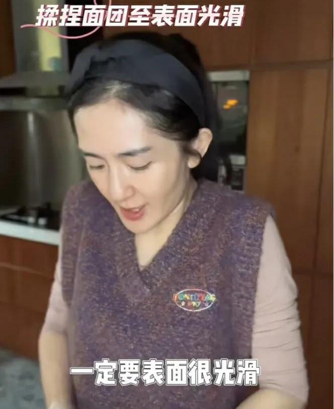 谢娜|41岁的谢娜现无工作,居家做美食博主,还去探店,吴昕综艺广告忙不停