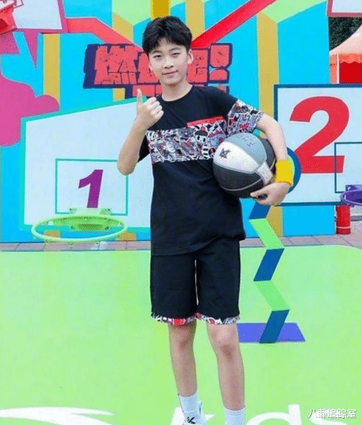 张亮|张天天女友闺蜜发文：她学习很好，穿吊带是克服自卑，去的是清吧