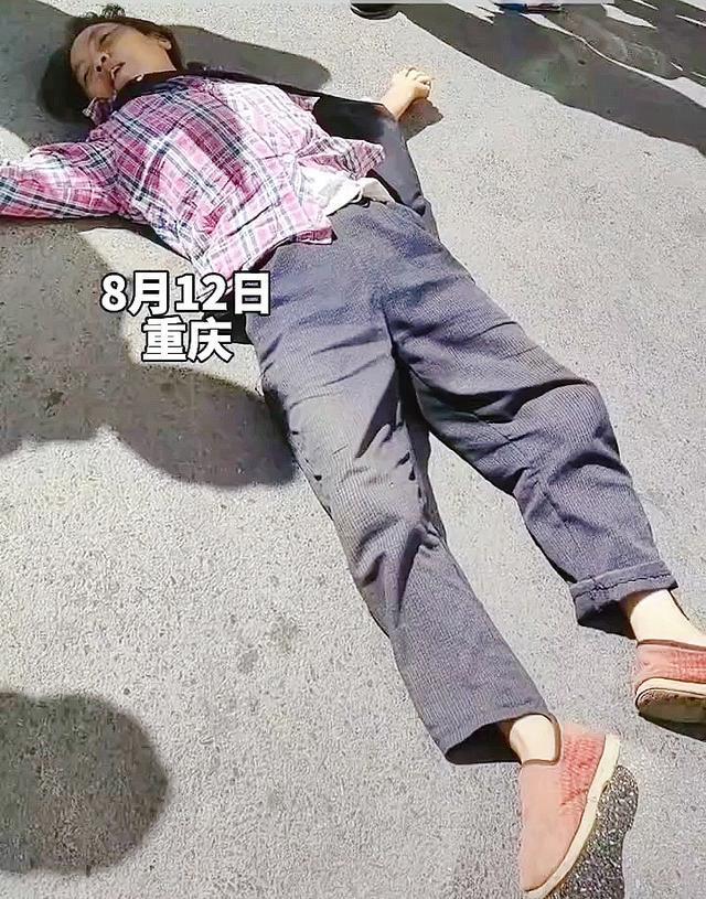 重庆一女子买花生不给钱,女摊主没追上人气晕在地,抢救无效身亡