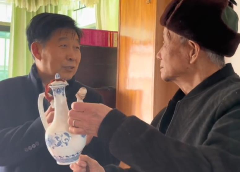 带货|熊磊晒外公与公公同框画面，郭爸与外公相谈甚欢，行为再遭吐槽