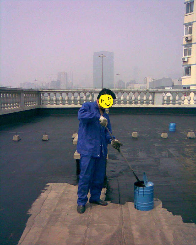 白得个露台很开心,却多个横梁不能砸,瓷砖一贴美观多了!