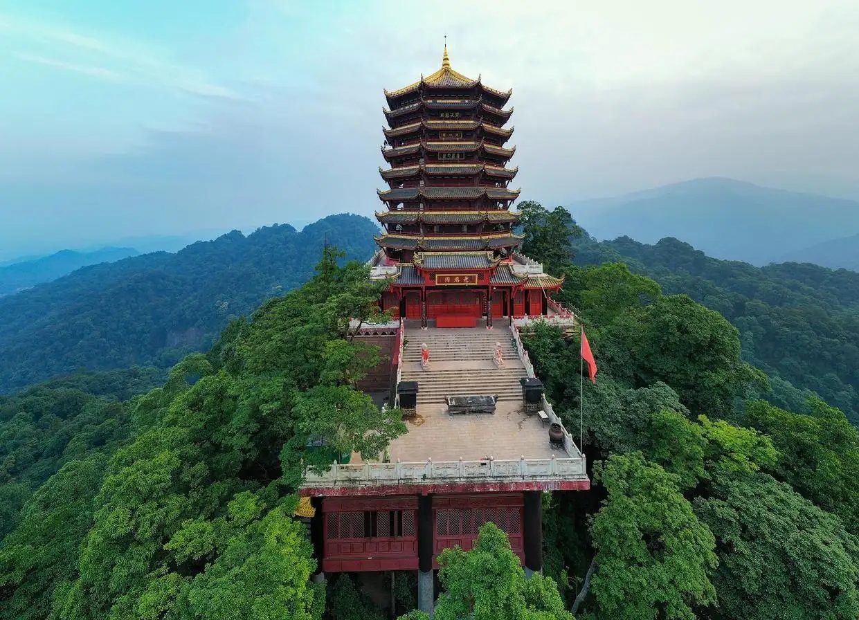 自驾|中国四大道教名山之一，是成都十景之一，海拔高1260米