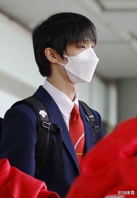 迈克尔·乔丹|回家了! 羽生结弦现身首都机场准备回日本, 穿西装背双肩包像高中生