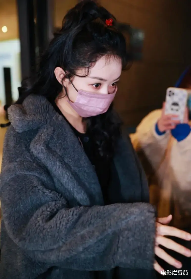 春晚|春晚四次联排：赵丽颖一笑迷人，张小斐美目顾盼，朱一龙走路生风