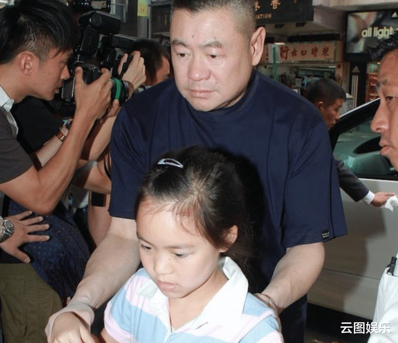 胡歌|71岁刘銮雄失控骂路人被拍！前女友吕丽君罕同行，分手8年首同框