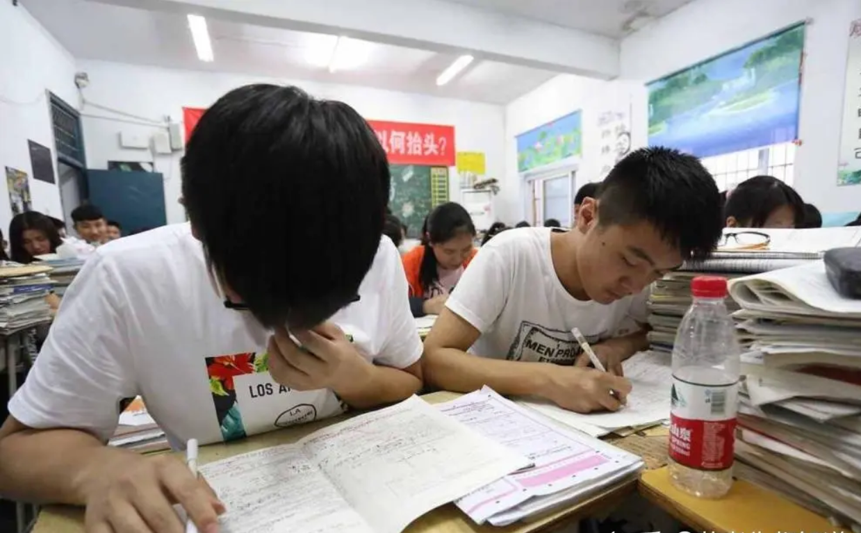 足协|高中文理分科,父母要不要插手孩子的选择?前途和兴趣哪个重要