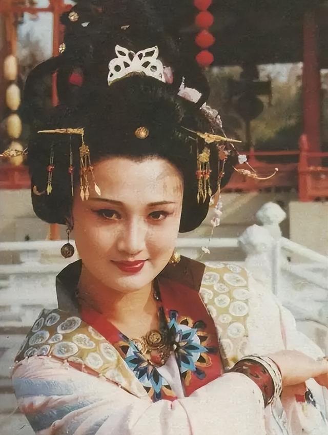 林芳兵|“杨贵妃”林芳兵：出道遭遇波折，老公宠爱30年，儿子是她的骄傲