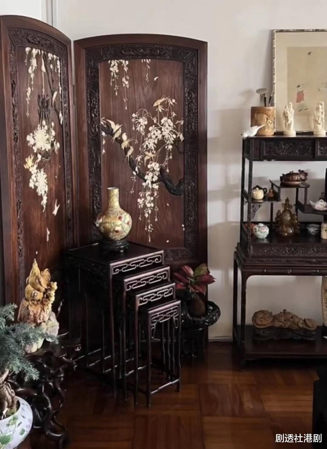 吕良伟|中国风豪宅曝光!65岁不老男神家中堆满古董,靠娇妻成人生赢家