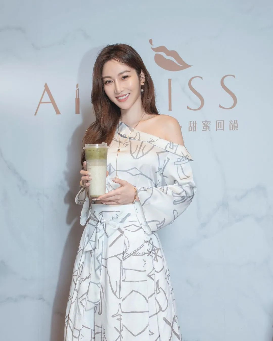 曾莞婷|曾莞婷,40岁至今单身未婚的她,美出新高度