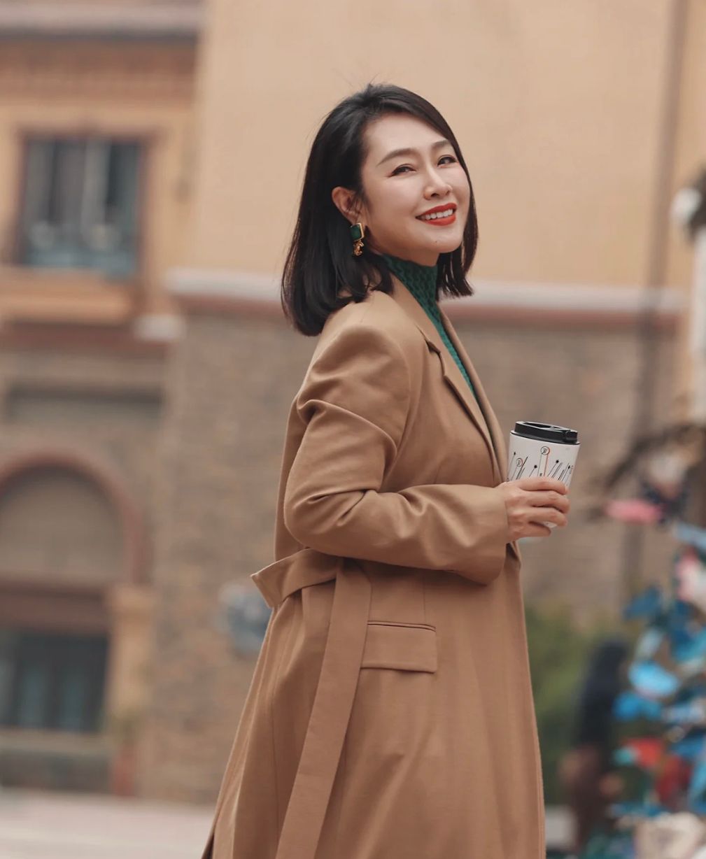 阔腿裤 衣服越穿越花,头发越剪越短,这些变老的特征,50岁的你中了没?