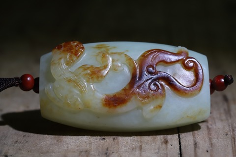 和田玉籽料|回流 舊藏和田玉籽料“枣红皮 螭龙勒子”