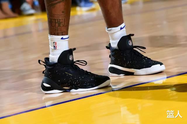 耐克|NBA球员上脚：欧文单场60分的战靴，鞋王塔克又是2双！