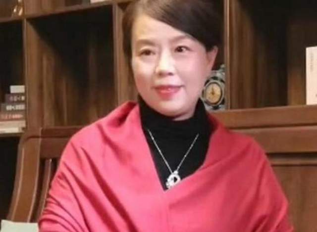 王丽坤|毁三观!网传姚威去探望养母杜新枝,被杜粉大规模带节奏真好笑