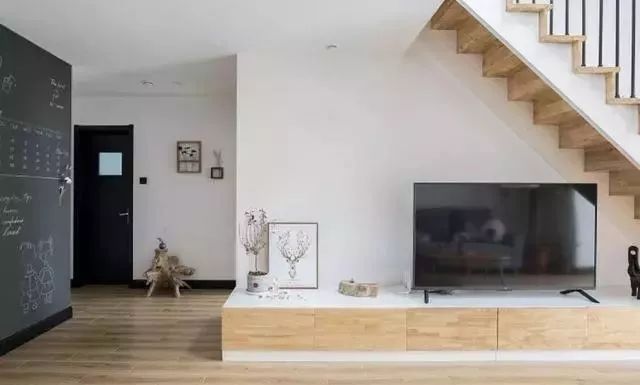 为阁楼,老公坚持买顶层!完工后我被迷住了,泡澡时还能看星星!