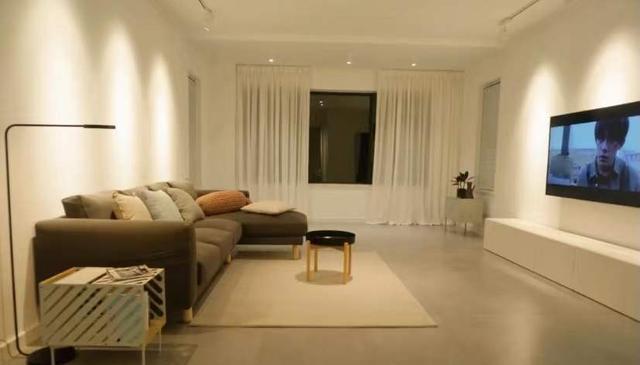 90后夫妇新家名场面,父母眼中的“家徒四壁”,却是自己的理想家