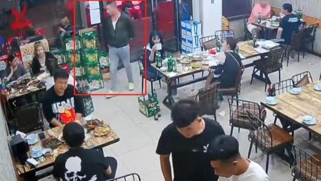 被害人有罪论？烧烤吃到半夜就不是好人 回击性骚扰就是素质差
