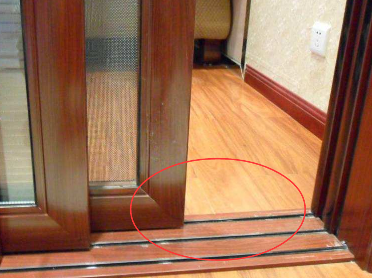 厨房门这样装简单又实用,太聪明了,老师傅看了也说好