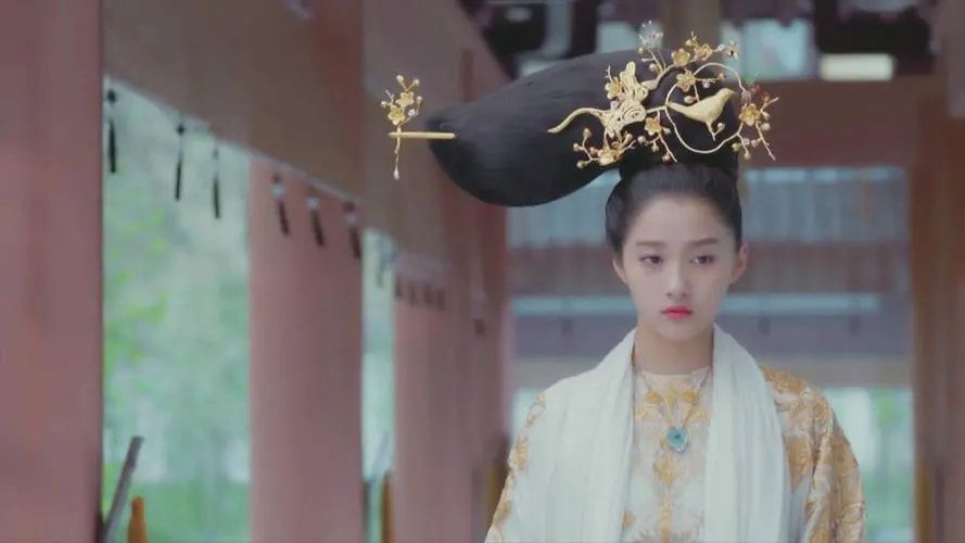 倪妮|娱乐圈5位“腿精”，关晓彤倪妮上榜，莫文蔚给腿买了3千万保险