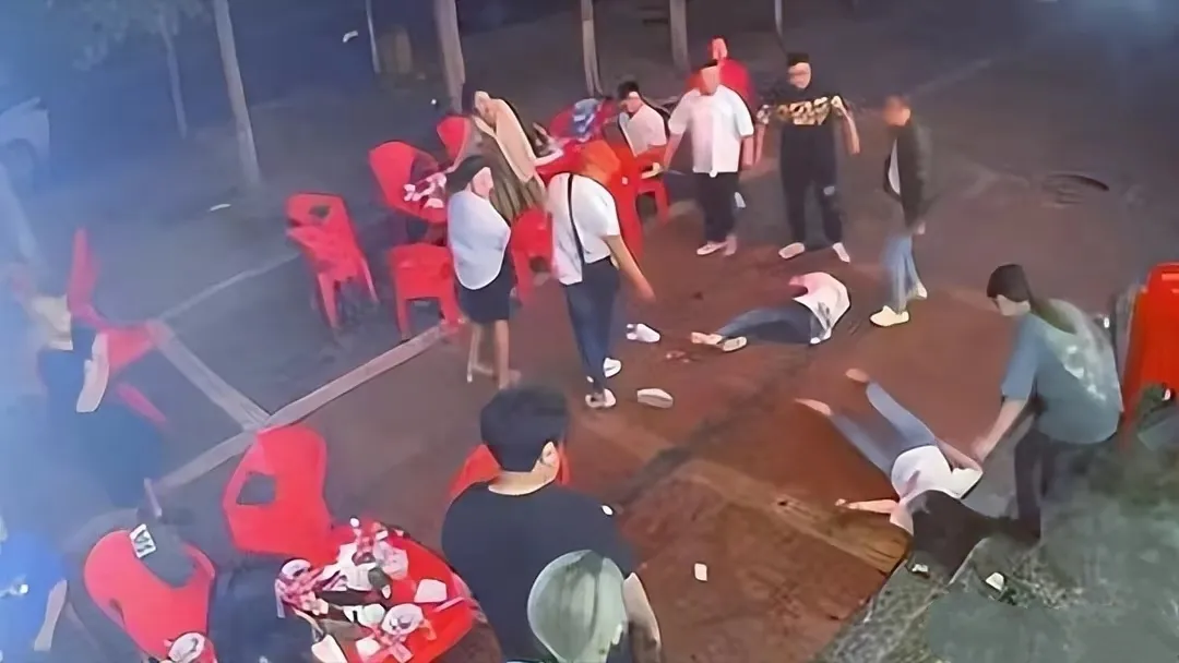 受害女孩的母亲终于发声了,看来并未非很多网友猜测的那样