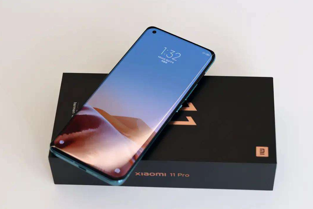 小米科技|高端旗舰开启加速退场,12GB+256GB,还有IP68防水加持