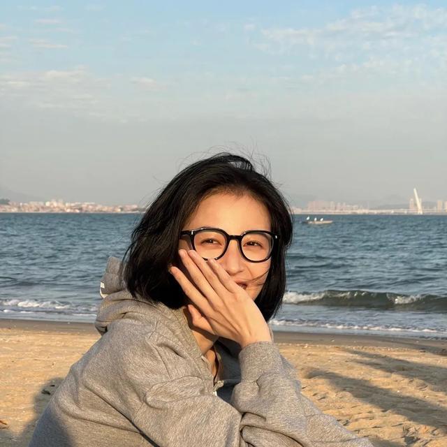 明星素颜 素颜和解?不如摆脱所谓强权定义的“美”