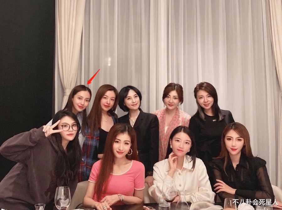 李连杰|?“钞能力”体现了!明星遇富豪窘态百出,差点走光也只能微笑