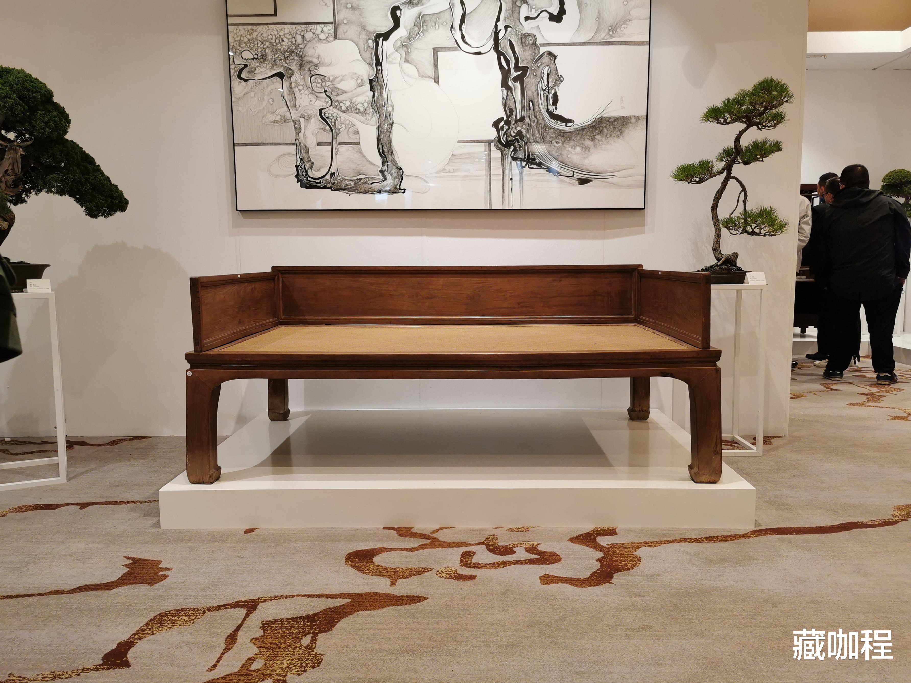 三屏风攒边装独板,清黄花梨素围子罗汉床