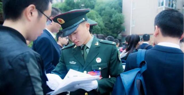 国家公职人员|“香馍馍”职业榜单更新，公务员难回第一，榜首出人意料