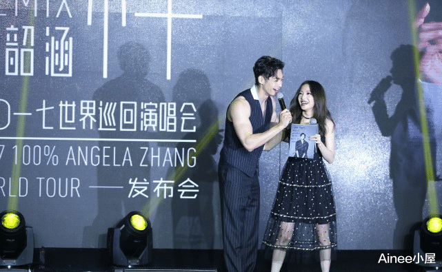 张韶涵的平坦身材好适合透视装，黑色薄纱也能显出白皮肤，真高调