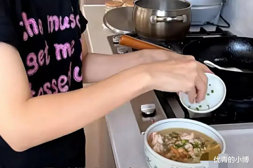 |董洁喜当美食主播引8万人围观，被赞贤妻良母好女人