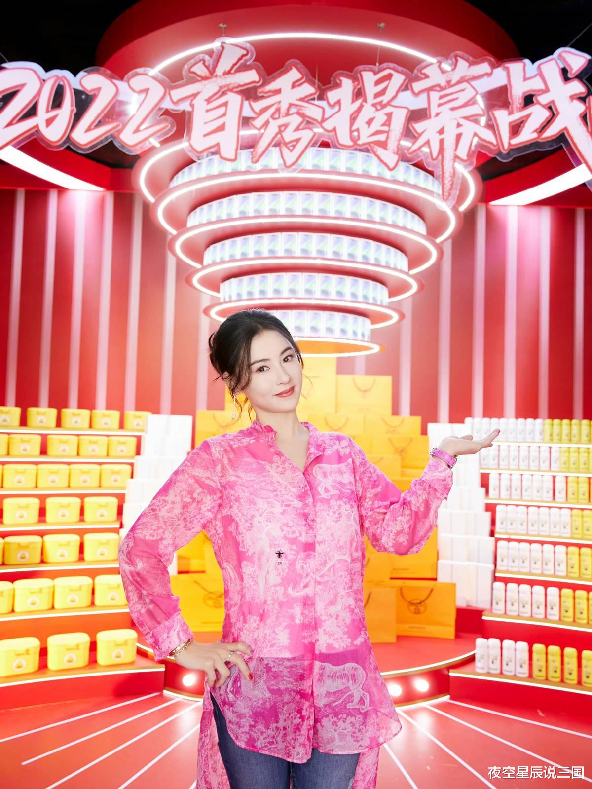 孔雪儿|42岁张柏芝晒健身视频，素颜出镜嘟嘴卖萌，此前带货过亿心情好