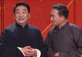 岳云鹏|姜昆上春晚罕见穿大褂，水平在线中规中矩，网友发文想念岳云鹏