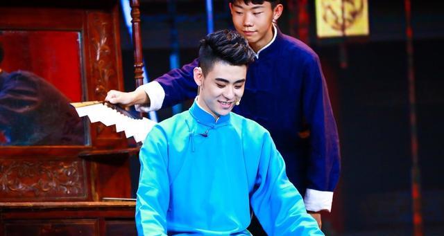 张云雷|郭德纲给张云雷录视频,拿手的节目《照花台》,唱到一半忘了词