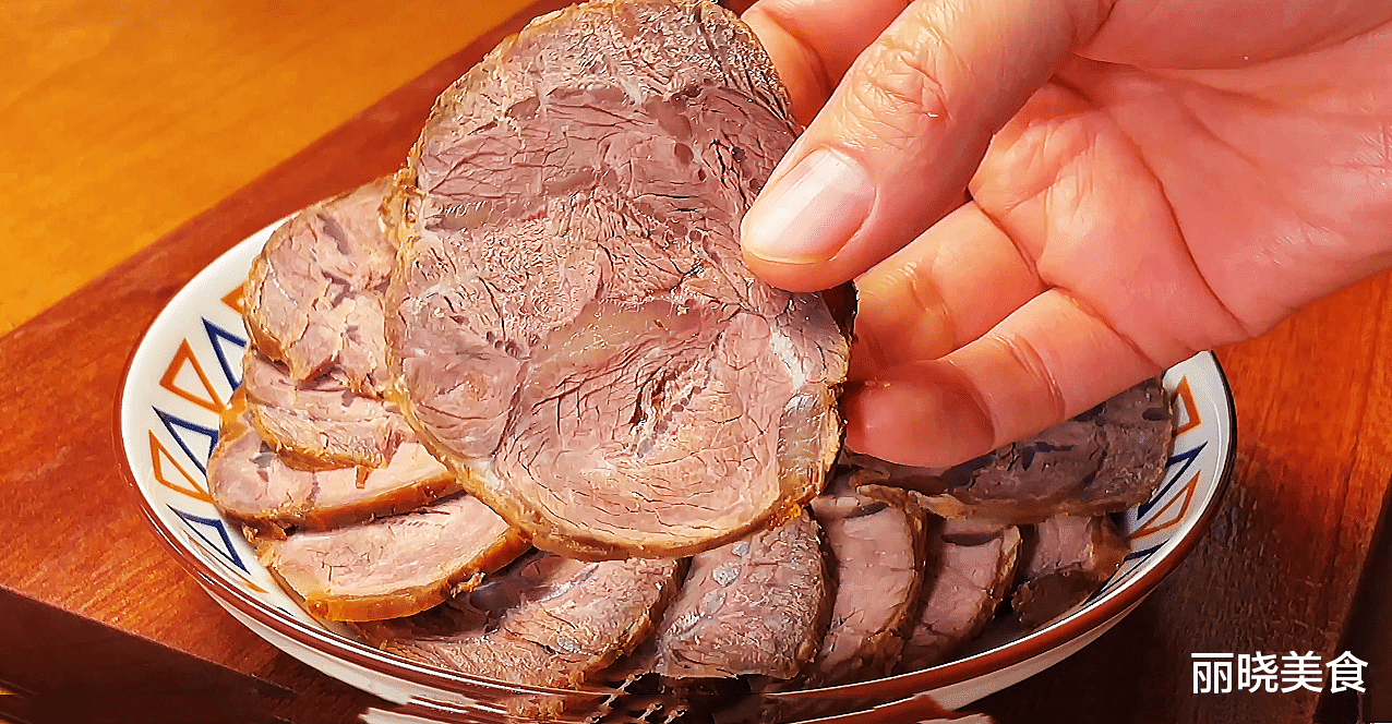 |女人“保养”别太晚,35岁后,建议坚持吃这8种食物,让你显年轻