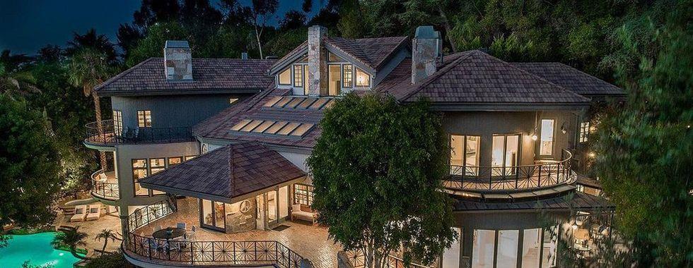 关晓彤|纯白挑高大厅！赛琳娜490万美金私人奢华豪宅曝光