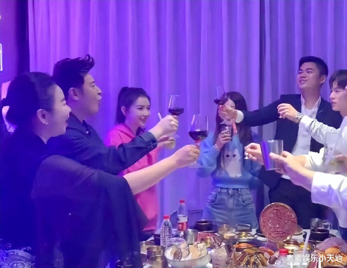 宣云|潘玮柏带宣云芬兰度假：雪地里开豪车看极光，宣云发文感谢老公