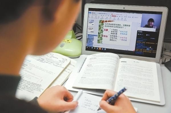 居家网课怎么上体验最好?Newline AI高清摄像头NewEye告诉你答案