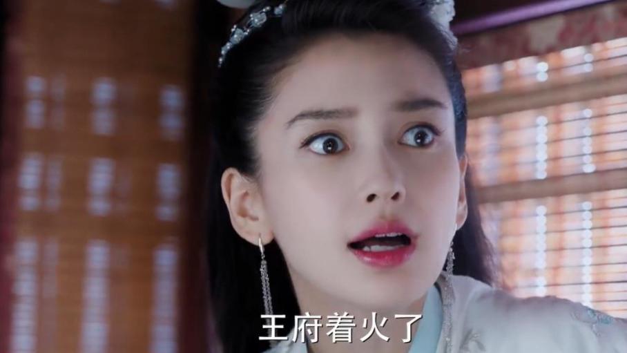 彭小苒|全程皱眉，整容感重？31岁彭小苒出手，带来教科书式“瞪眼神功”